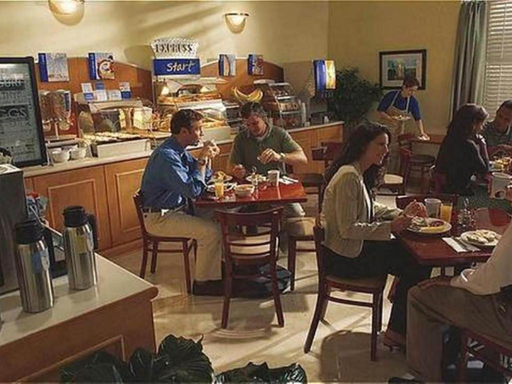 Holiday Inn Express & Suites Bakersfield Central By Ihg Extérieur photo