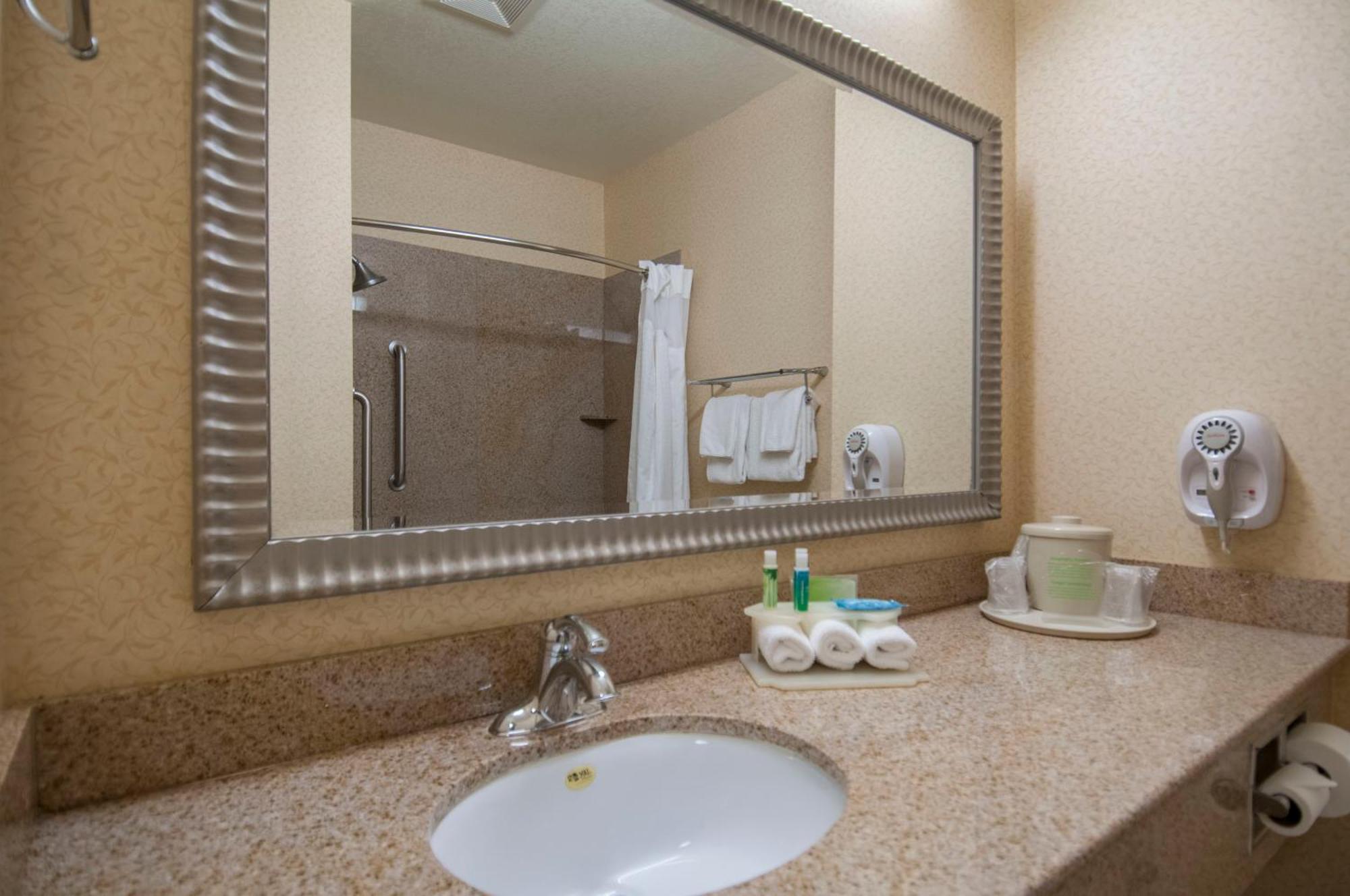Holiday Inn Express & Suites Bakersfield Central By Ihg Extérieur photo